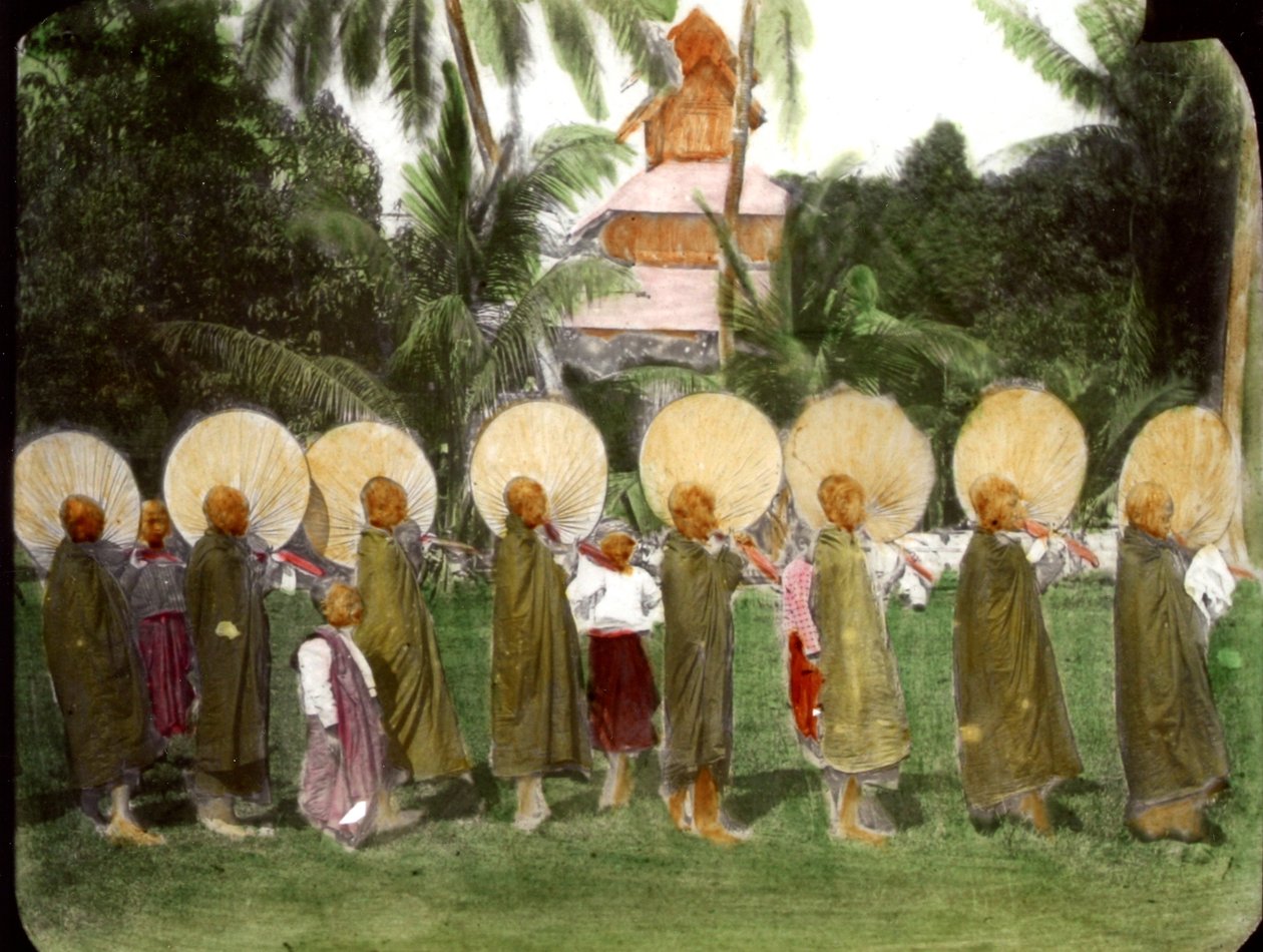 प्रशंसकों के साथ भिक्षुओं का जुलूस, c.1880s द्वारा अज्ञात