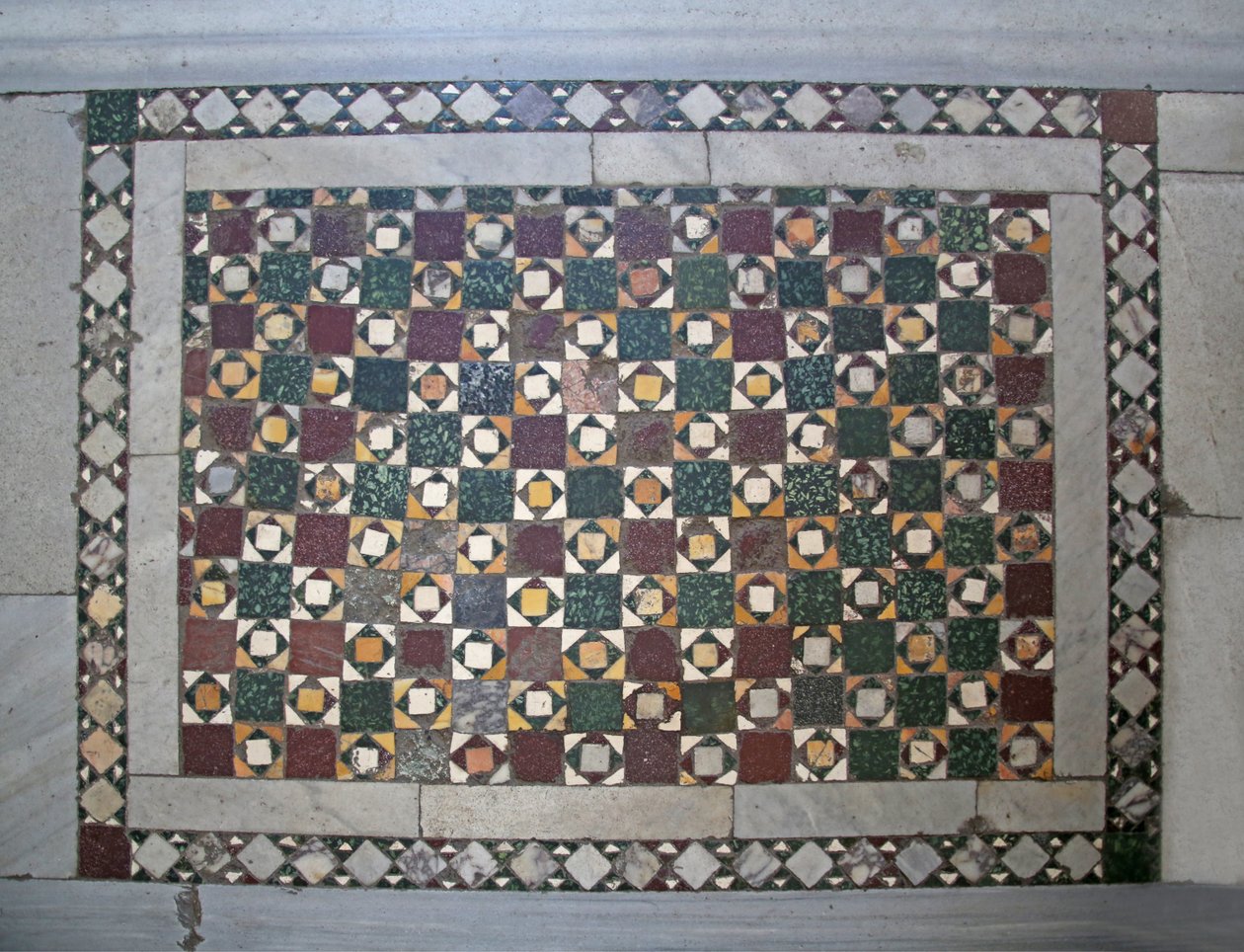 Cosmati pavement द्वारा अज्ञात