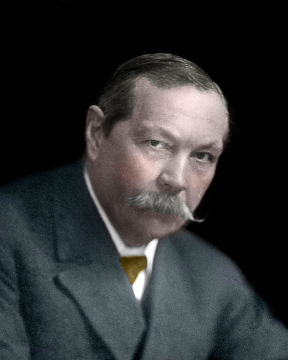 सर आर्थर कॉनन डॉयल (1859-1930), अंग्रेजी उपन्यासकार का पोर्ट्रेट। द्वारा अज्ञात कलाकार