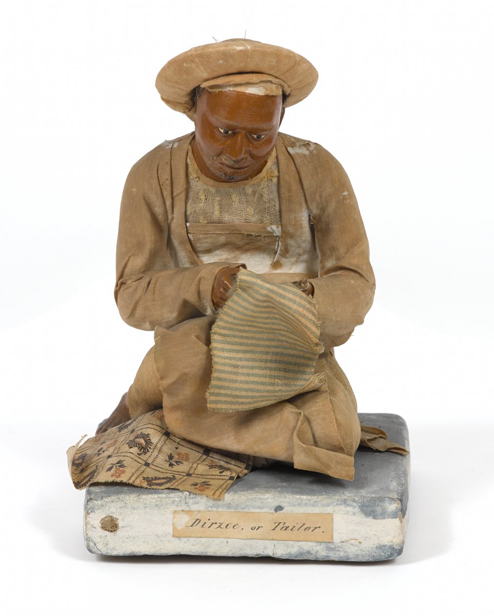 'दिर्ज़ी, या दर्जी', टेराकोटा मूर्ति, भारत, c.1880 (प्रतिमा) द्वारा अज्ञात कलाकार