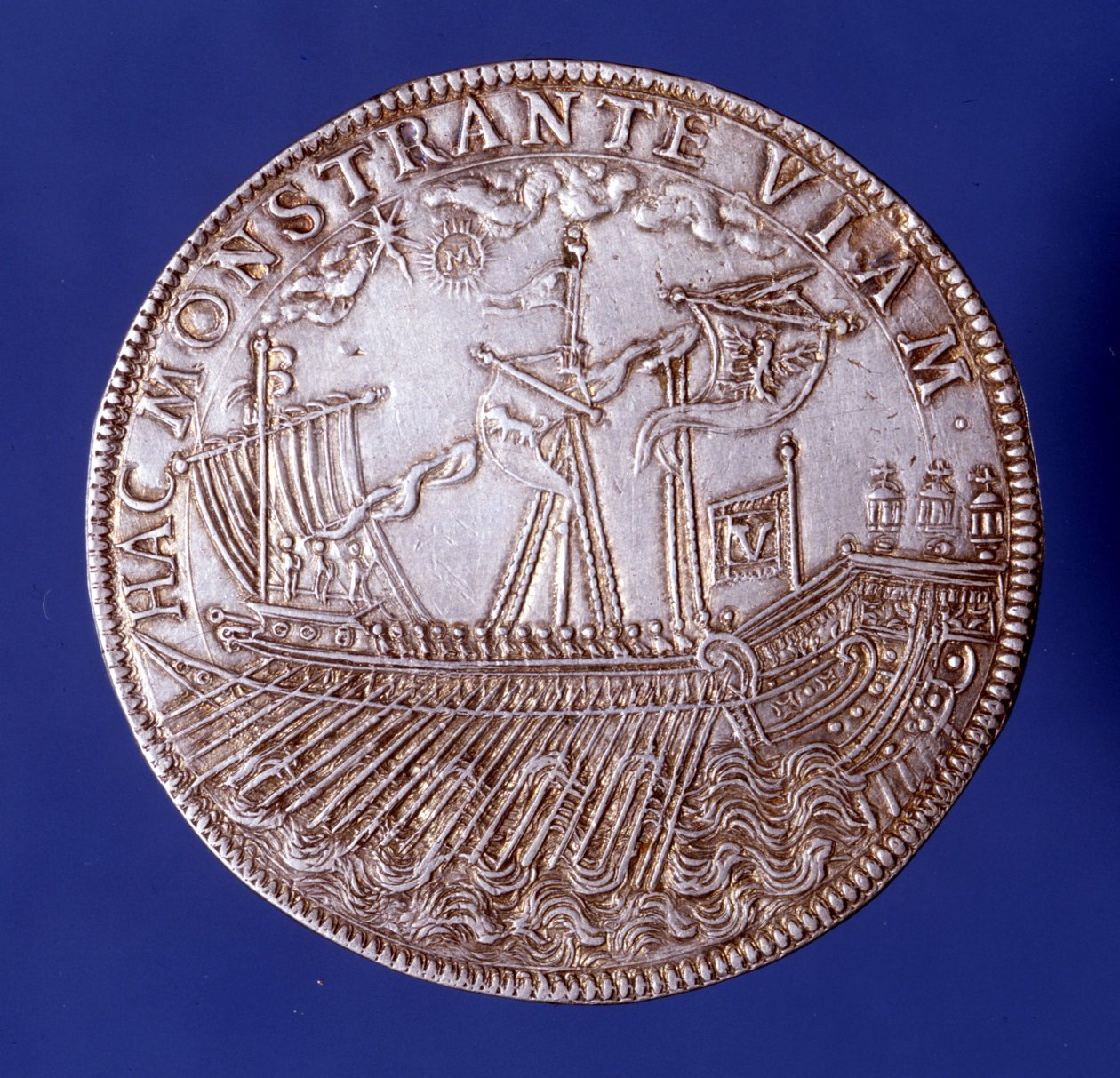 डुकाट डी विन्सेन्ज़ो गोंजागा (विन्सेंट गोंजाग) (1562 - 1612), मंटुआ के ड्यूक एक गैली का प्रतिनिधित्व करते हैं। द्वारा अज्ञात कलाकार