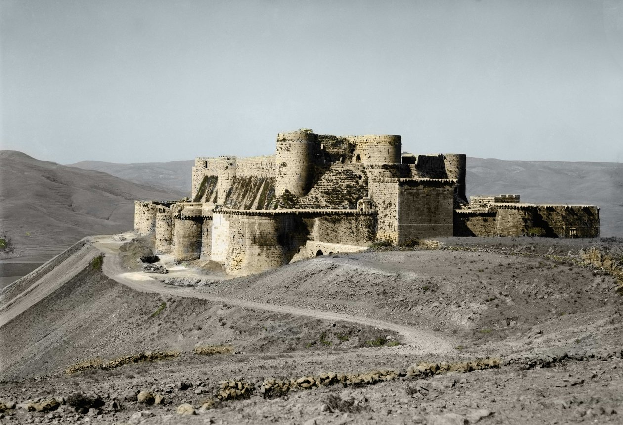 क्रुसेड्स की अवधि से डेटिंग नाइट्स महल किले का क्राक 1930 में पश्चिमी सीरिया में स्थित है। द्वारा अज्ञात कलाकार