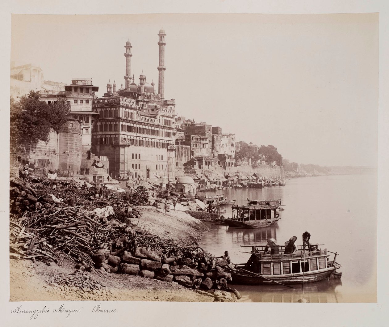औरंगजेब की मस्जिद, बनारस, c.1885 (सीपिया फोटो) द्वारा अज्ञात फोटोग्राफर