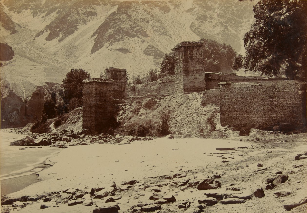 चित्राल का किला, 1895 द्वारा अज्ञात