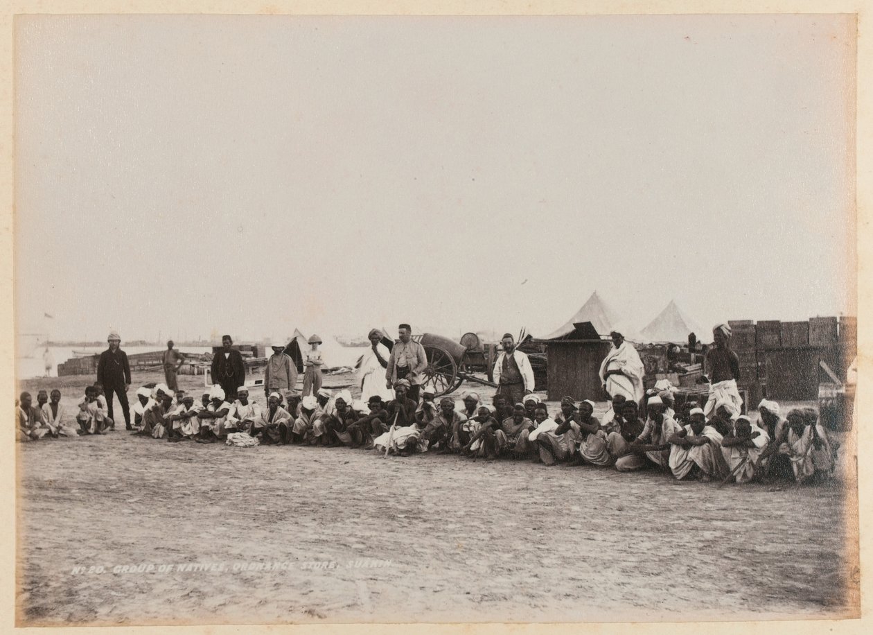 मूल निवासी समूह, आयुध भंडार, सुकिन, 1884 लगभग द्वारा अज्ञात