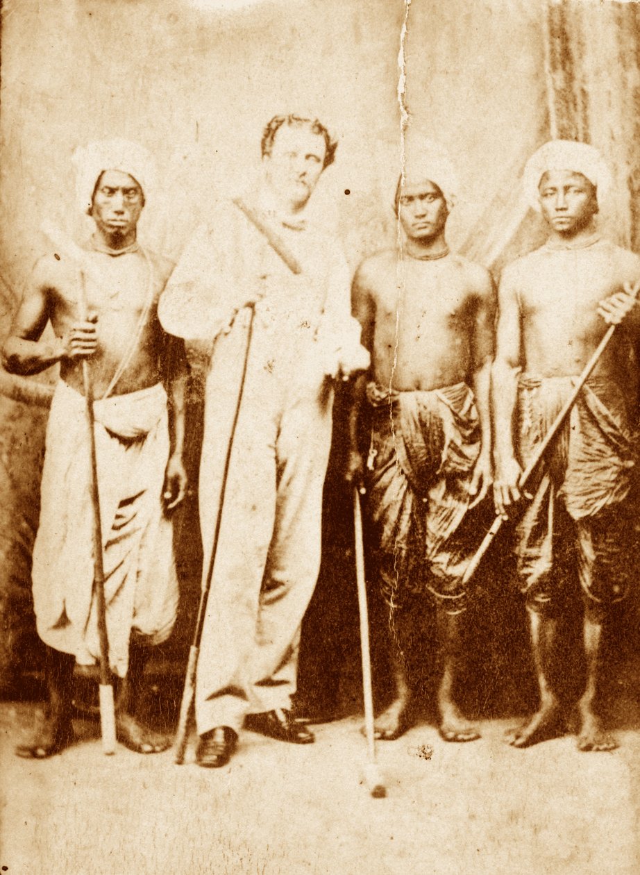लेफ्टिनेंट जोसेफ शेरेर, कछार के सहायक अधीक्षक, अपने पदाधिकारियों के साथ, मणिपुर, 1861 ई.पू. द्वारा अज्ञात