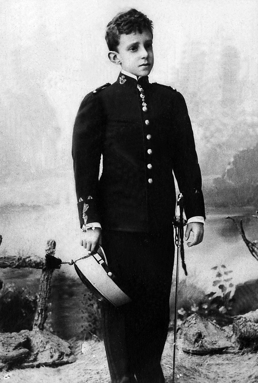अल्फोंस लियोन फर्डिनेंड डी बॉर्बन (1886-1941) का पोर्ट्रेट, जिसे अल्फोंसो XIII, स्पेन के राजा के रूप में जाना जाता है। द्वारा अज्ञात फोटोग्राफर