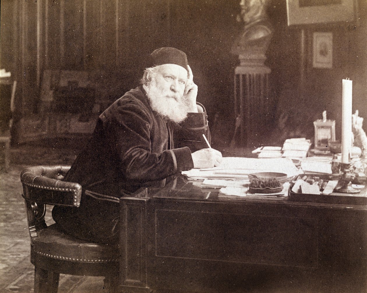 फ्रांसीसी संगीतकार चार्ल्स गुनोद (1818 - 1893) का पोर्ट्रेट द्वारा अज्ञात फोटोग्राफर