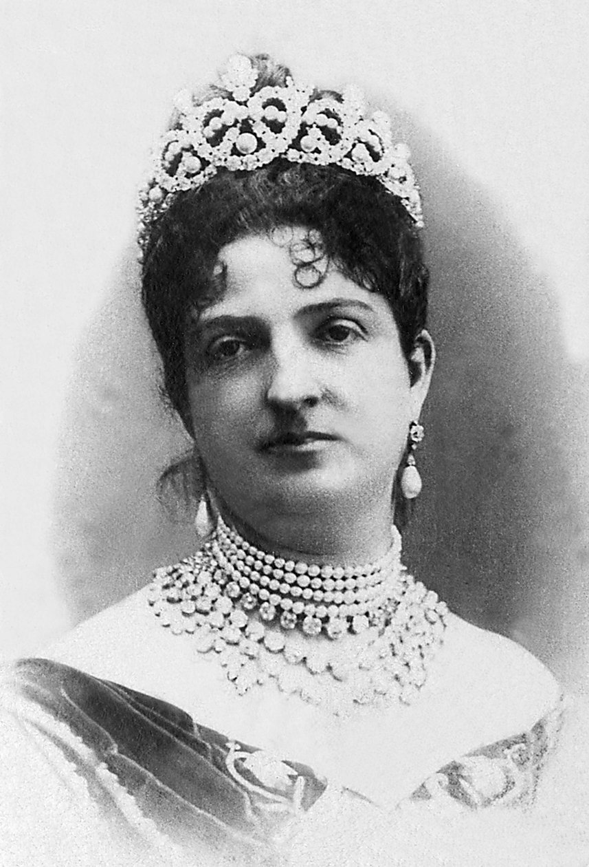 सेवॉय जीन (1851-1926), इटली की रानी (1878-1900) और इटली के राजा, हम्बर्ट I की पत्नी की मार्गरीटा का पोर्ट्रेट। द्वारा अज्ञात फोटोग्राफर