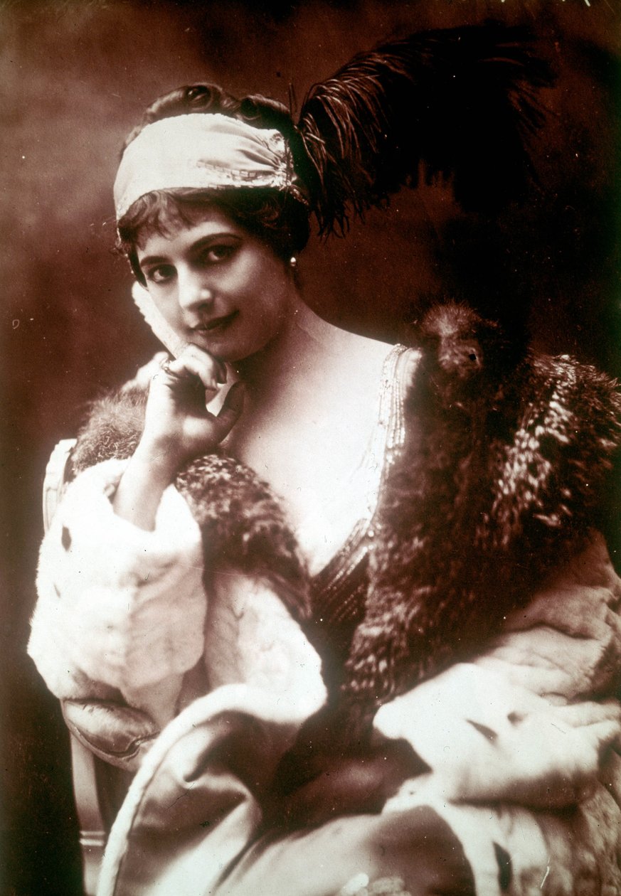 माता हरि का चित्र (1876-1917), डच नर्तकी और साहसी द्वारा अज्ञात फोटोग्राफर