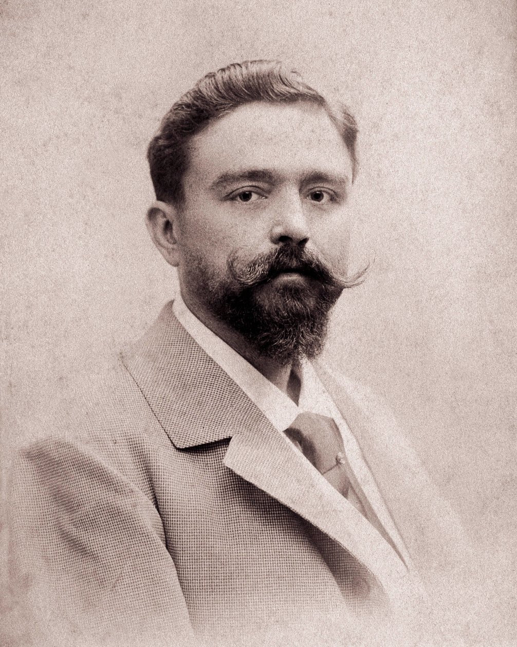 35 साल की उम्र में संगीतकार और पियानोवादक आइजैक अल्बेनिज़ (1860-1909) का पोर्ट्रेट। 1895 की तस्वीर। मैड्रिड। अल्बेनीज फाउंडेशन। द्वारा अज्ञात फोटोग्राफर