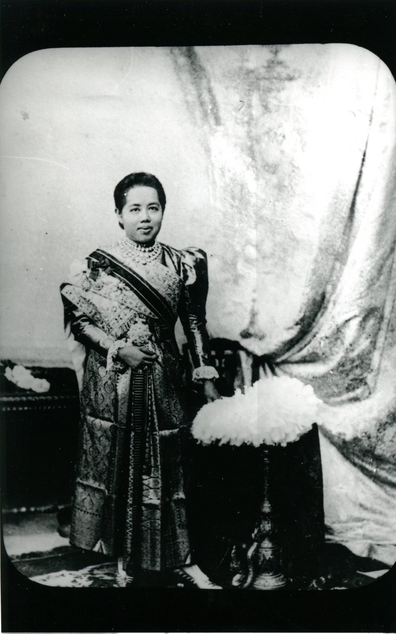 रानी सौवाभा फोंगसरी, c.1880 (b/w फोटो) द्वारा अज्ञात फोटोग्राफर