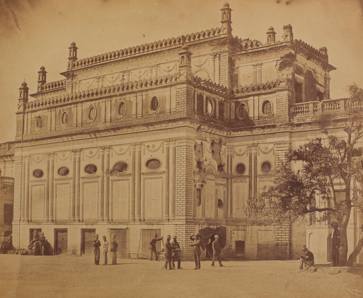 बेगम कोटी द्वारा अज्ञात फोटोग्राफर
