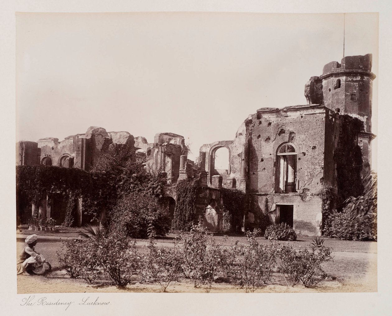 रेजीडेंसी लखनऊ, c.1885 (सीपिया फोटो) द्वारा अज्ञात फोटोग्राफर