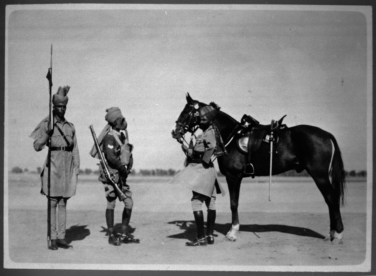 2 मद्रास लाइट कैवेलरी, 1880 के लगभग तीन ध्वस्त सोवरे द्वारा अज्ञात