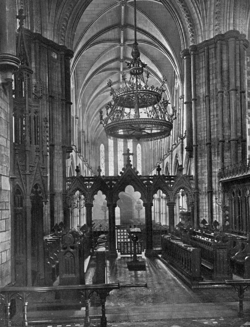 इंटीरियर ऑफ़ क्राइस्ट चर्च कैथेड्रल, डबलिन, आयरलैंड, 1924-1926। द्वारा वेलेंटाइन एंड संस लिमिटेड