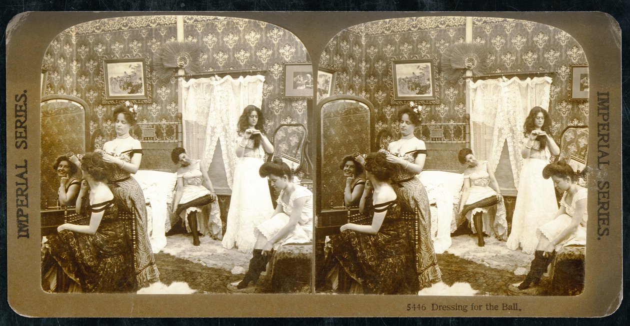 &39;ड्रेसिंग फॉर द बॉल&39;, c.1900 (सीपिया फोटो) (473245 भी देखें) द्वारा वर्मोंट, यूएसए एचसी व्हाइट कंपनी