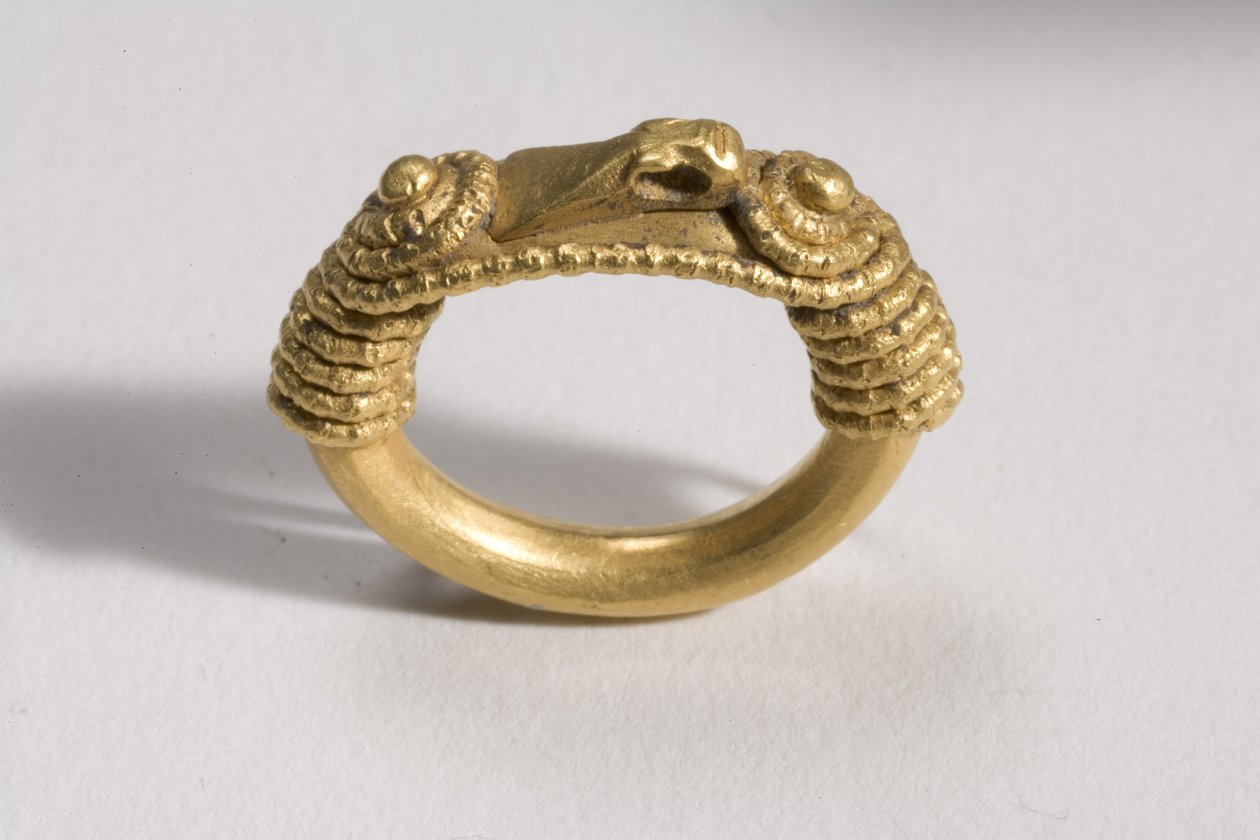 रिंग, c.10 वीं शताब्दी ईस्वी (सोना) द्वारा वाइकिंग