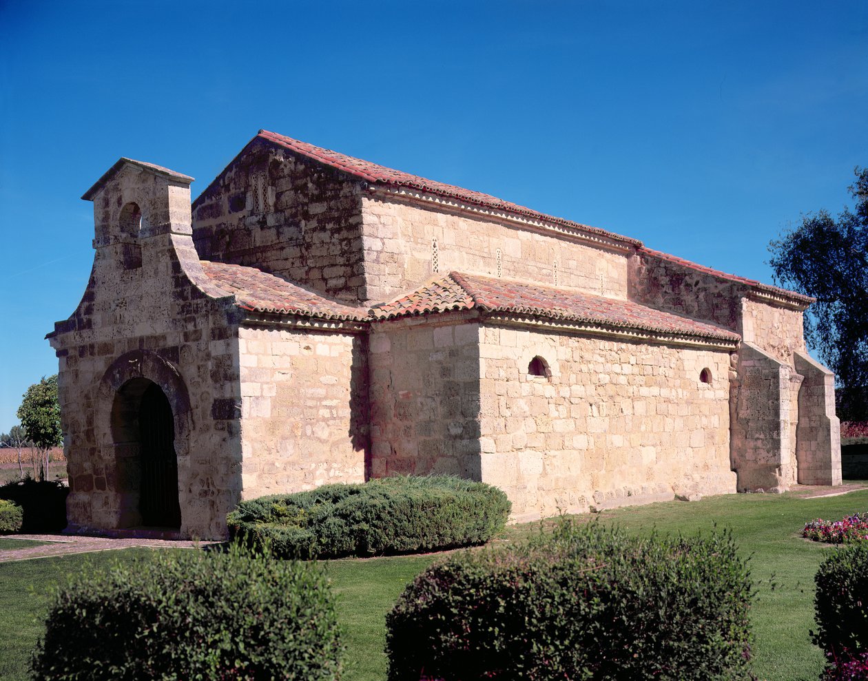 चर्च ऑफ़ सैन जुआन बॉतिस्ता, ने 661 को सम्मानित किया द्वारा Visigothic