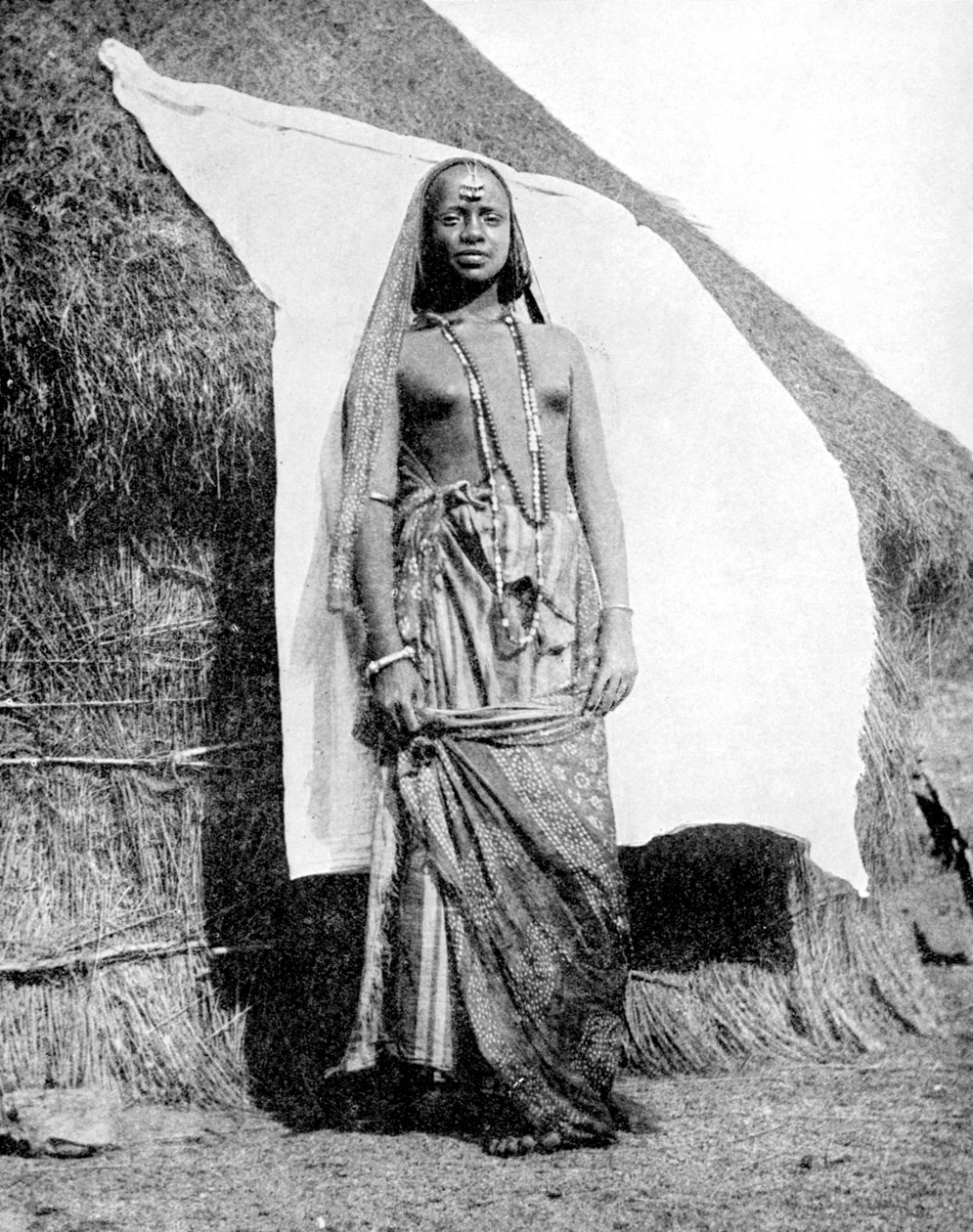 एक एबिसिनियन इथियोपियाई महिला, 1936। द्वारा वाइड वर्ल्ड तस्वीरें