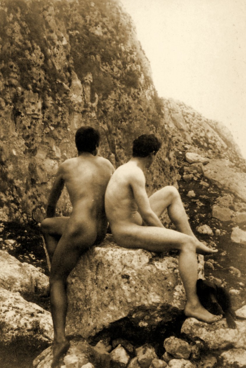 पीठ पर पीछे बैठे दो पुरुष जुराबों का अध्ययन, c.1898 (सीपिया फोटो) द्वारा बैरन विल्हेम वॉन ग्लोडेन