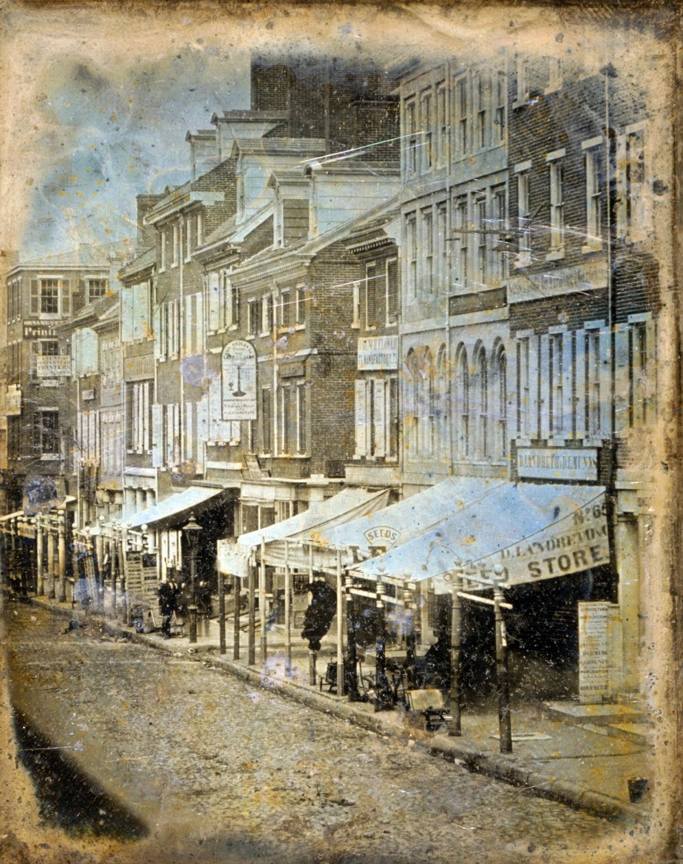 चेस्टनट स्ट्रीट के उत्तर की ओर, दूसरी स्ट्रीट और तीसरी स्ट्रीट के बीच, फिलाडेल्फिया, पेन्सिलवेनिया, 1843 (डागरेप्रोटाइप) द्वारा विलियम जी मेसन