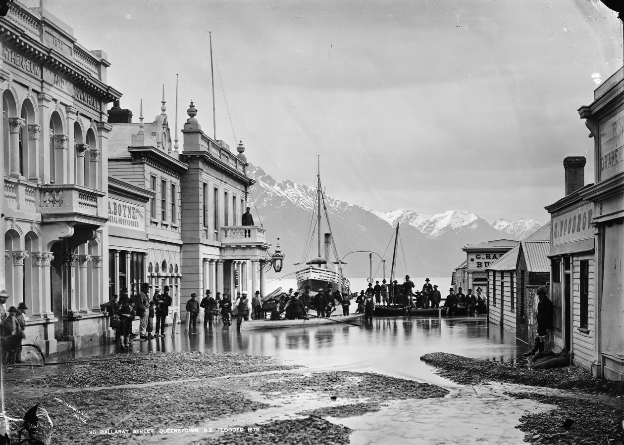 बैलरेट स्ट्रीट, क्वीन्सटाउन, NZ, 1878 में बाढ़ आ गई द्वारा विलियम पी। हार्ट