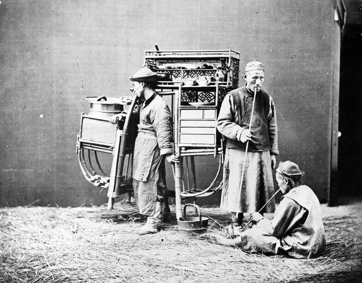 एक स्ट्रीट फूड सेलर का पोस्ड पोर्ट्रेट, c.1875 द्वारा विलियम सॉन्डर्स
