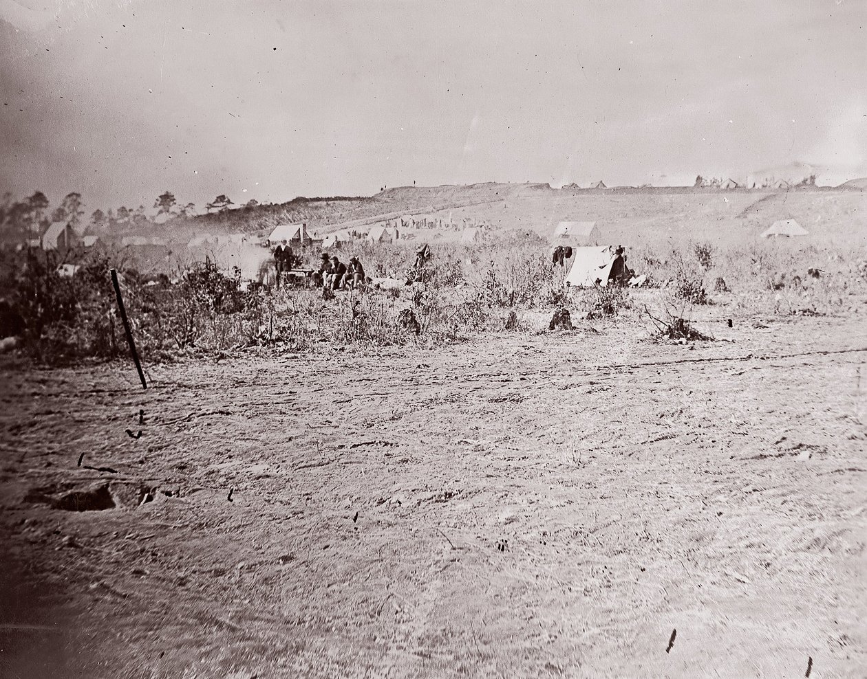 फोर्ट ब्रैडी का दूर का दृश्य, सीए। 1865. द्वारा विलियम फ्रैंक ब्राउन