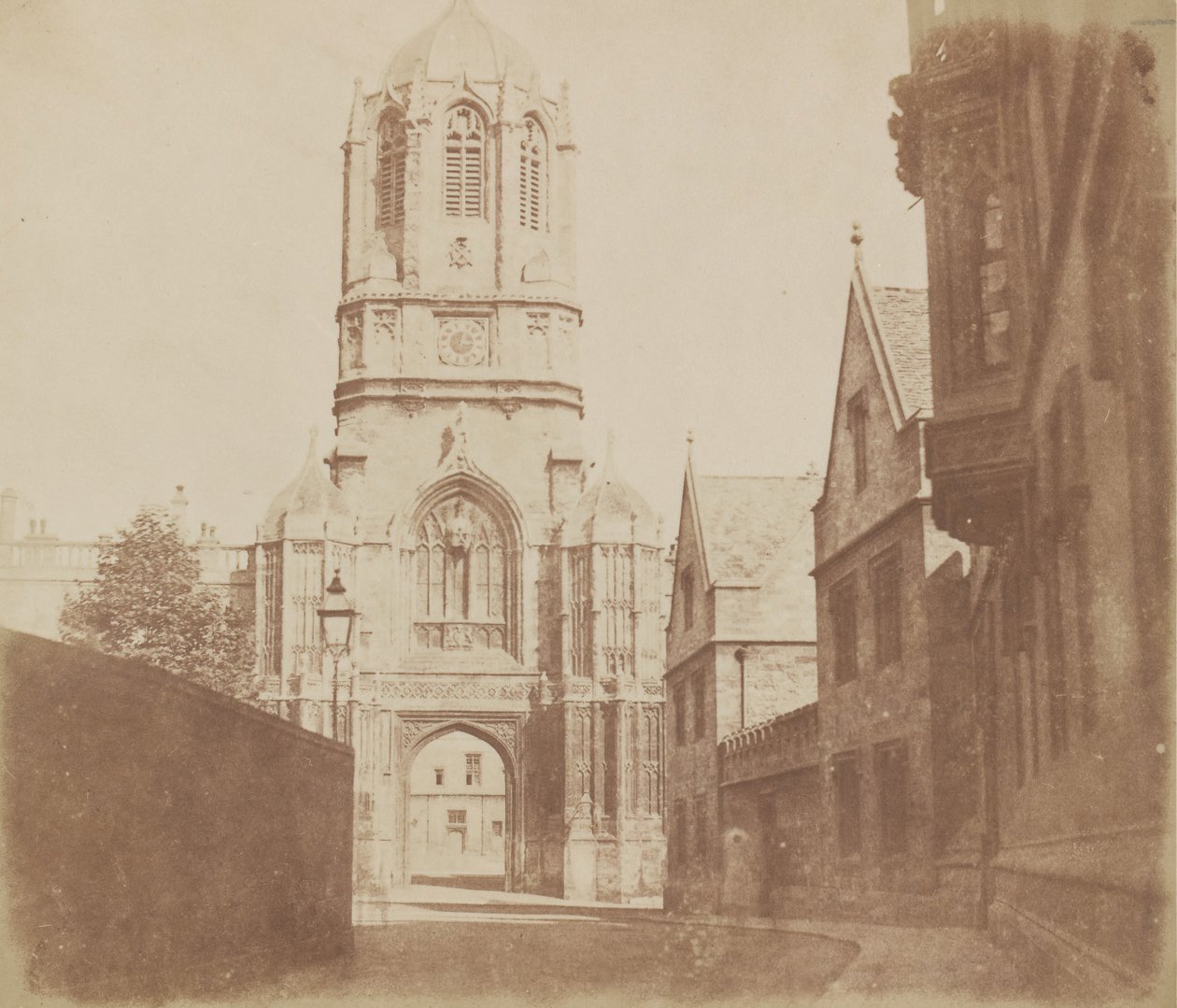 क्राइस्टचर्च का गेट, सितंबर 1844 से पहले। द्वारा विलियम हेनरी फॉक्स टैलबोट
