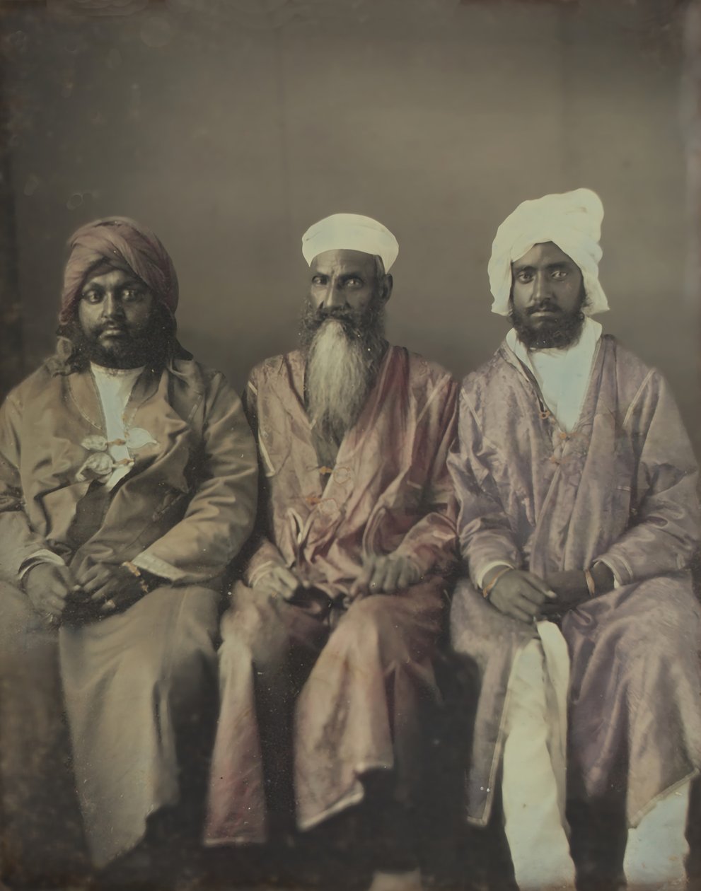 पगड़ी पहने हुए तीन बैठे पुरुषों का शीर्षक रहित पोर्ट्रेट, 1853। द्वारा विलियम जॉनसन