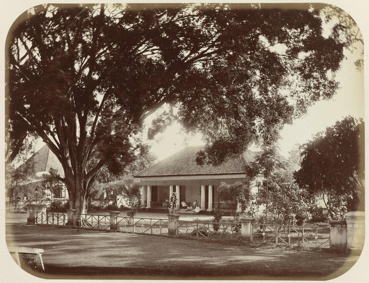  द्वारा वुडबरी और पेज