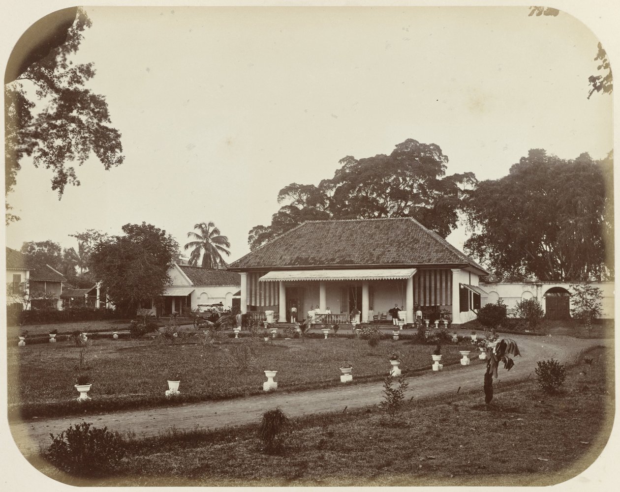  द्वारा वुडबरी और पेज