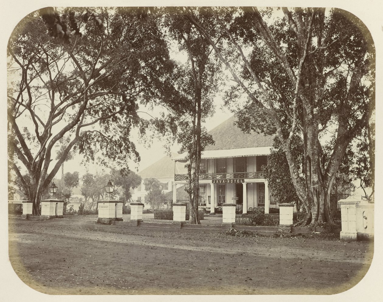  द्वारा वुडबरी और पेज