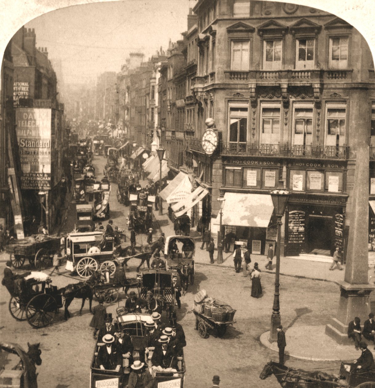 फ्लीट स्ट्रीट, लंदन, 1896। द्वारा वर्क्स एंड सन स्कल्पचर स्टूडियो