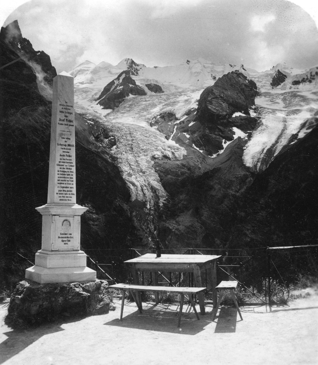 Stilfserjoch Strasse, Weisse Knott, Tyrol, c1900s में एक स्मारक। द्वारा वुर्थल एंड संस