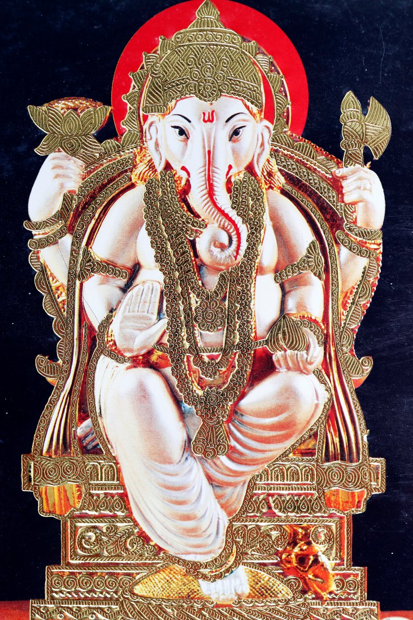 गणेश या गणपति: हाथी के सिर वाले हिंदू देवता। द्वारा . .