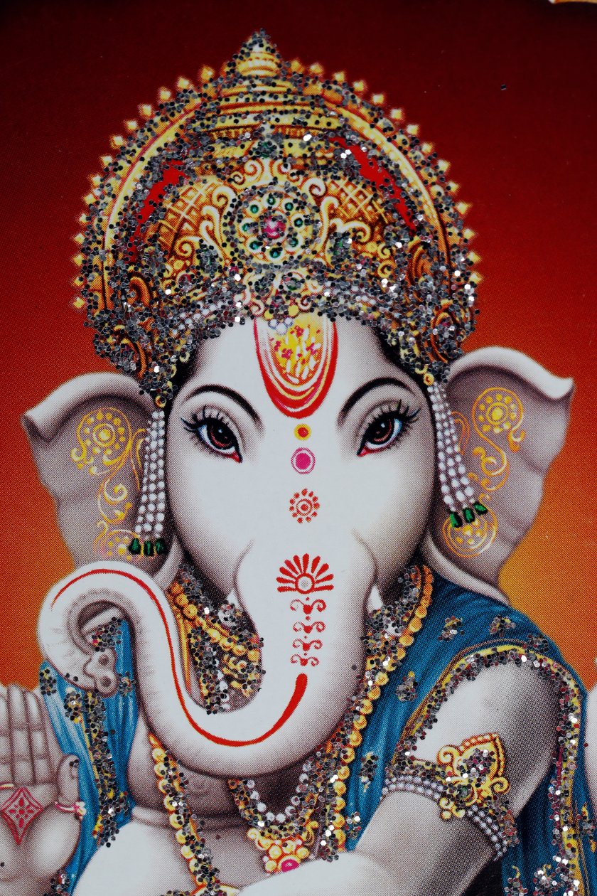 गणेश या गणपति: हाथी के सिर वाले हिंदू देवता। द्वारा . .