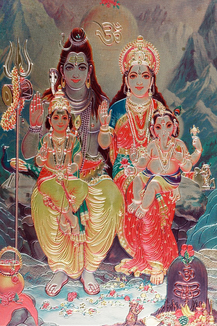 भगवान शिव और देवी पार्वती अपने पुत्र गणेश के साथ। द्वारा . .