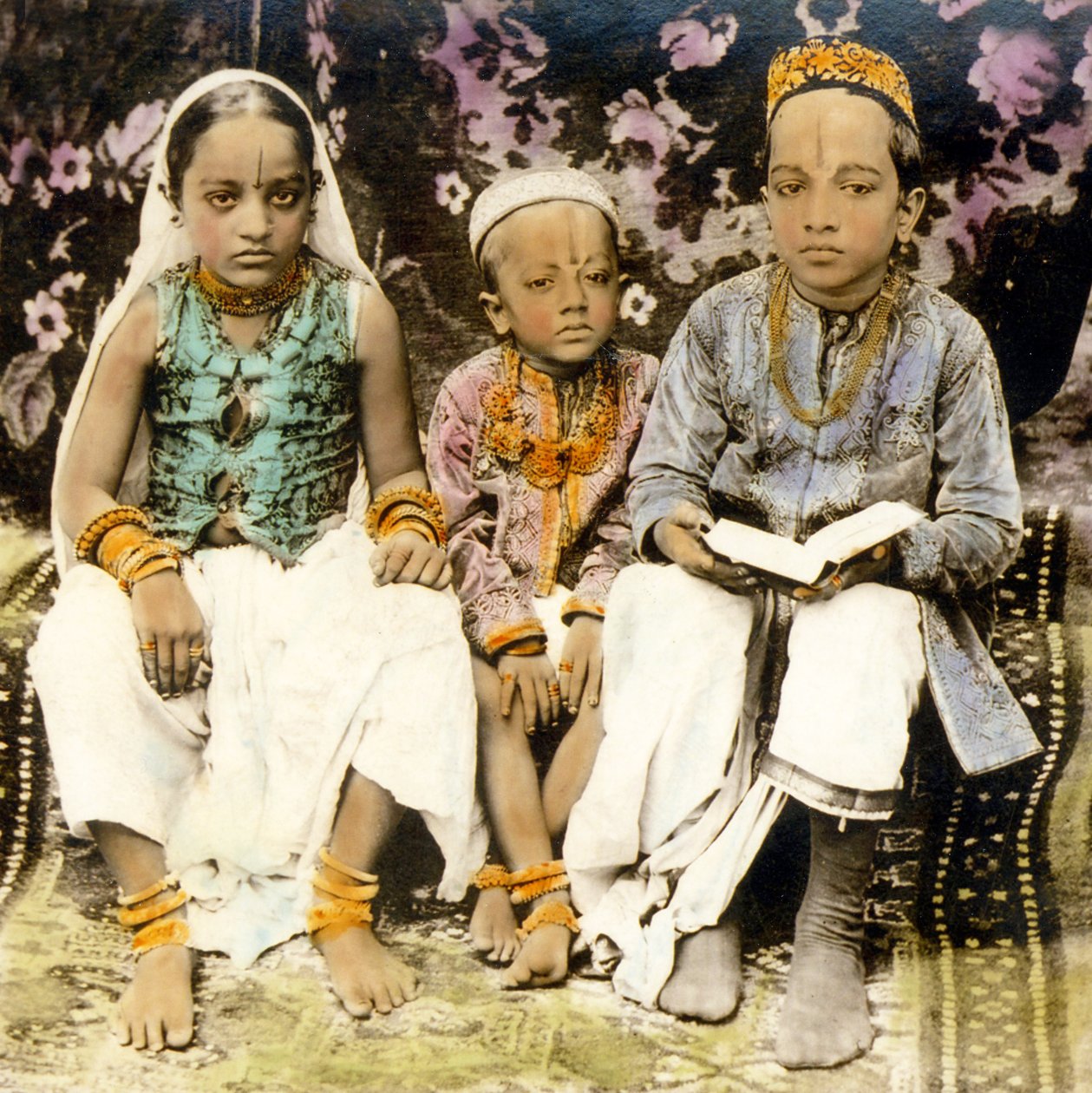 उच्च जाति के हिंदू बच्चे, बॉम्बे, भारत 1922 (फोटो) द्वारा फ्रेडरिक (एटीआर) बरनार्ड