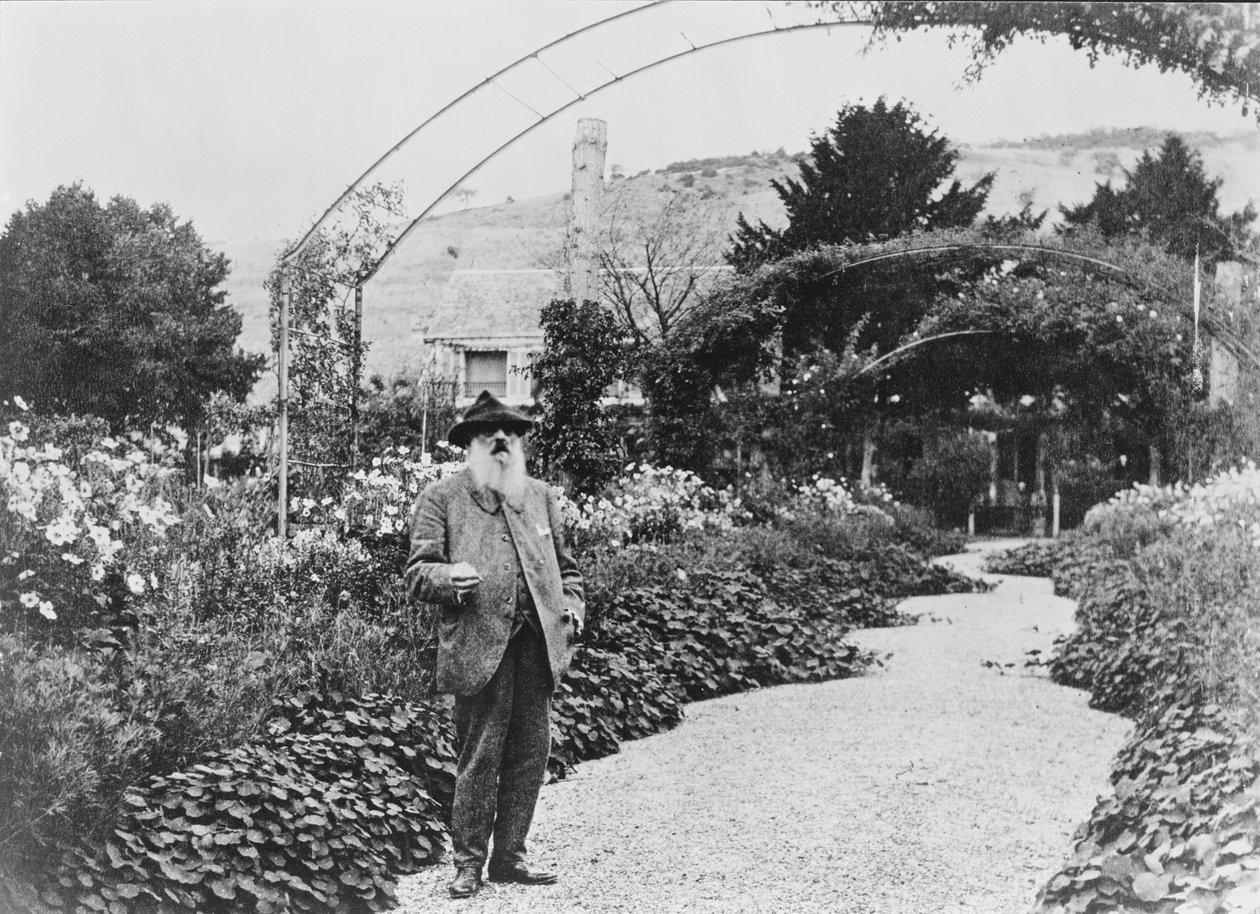 क्लाउडे मोनेट (1840-1926) 1925 में गिवरनी में अपने बगीचे में द्वारा फ्रेंच फोटोग्राफर
