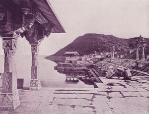 मार्बल घाट, रैनगुर, ऊदेपुर (बी/डब्ल्यू फोटो) द्वारा (बाद में) अंग्रेजी फोटोग्राफर