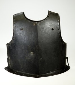 एक हार्वेबसियर के लिए ब्रेस्टप्लेट, c.1625-50 (लोहे और काले रंग) द्वारा (attr.to) जर्मन स्कूल