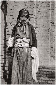 इराक के दक्षिणी कुर्दिस्तान के कुर्द आदिवासी, 1925। द्वारा ए केरीम