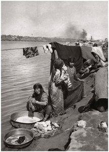 टिगरिस, बगदाद, इराक, 1925 के तट पर वाशरवोमेन द्वारा ए केरीम