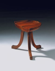 तीन-पैर वाला मल, c.1903 (चेरीवुड) द्वारा एडोल्फ लूस