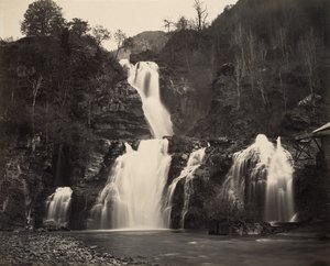 रीचेनबैक का जलप्रपात, c.1860 (एल्ब्यूमेन प्रिंट) द्वारा आदोलपे ब्रौन