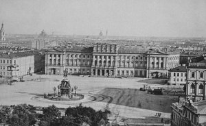 1870 के सेंट पीटर्सबर्ग में सेंट आइजैक स्क्वायर पर मरिंस्की पैलेस मैरी पैलेस द्वारा अल्बर्ट फेलिश