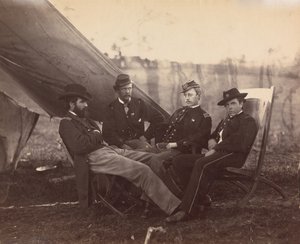 [चार अधिकारी], सीए। 1864. द्वारा अलेक्जेंडर गार्डनर