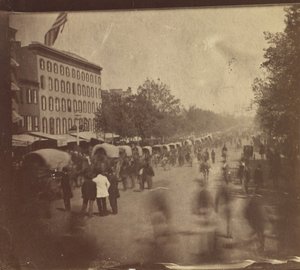 [ग्रैंड आर्मी रिव्यू, वाशिंगटन, डीसी], मई 1865। द्वारा अलेक्जेंडर गार्डनर